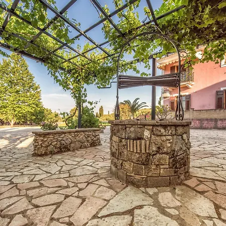 萨拉基诺文学馆酒店 * Agios Dimitrios (Zakynthos)
